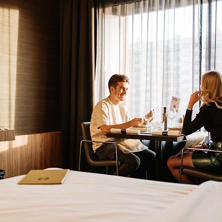 Carbon Hotel Генк Екстер'єр фото