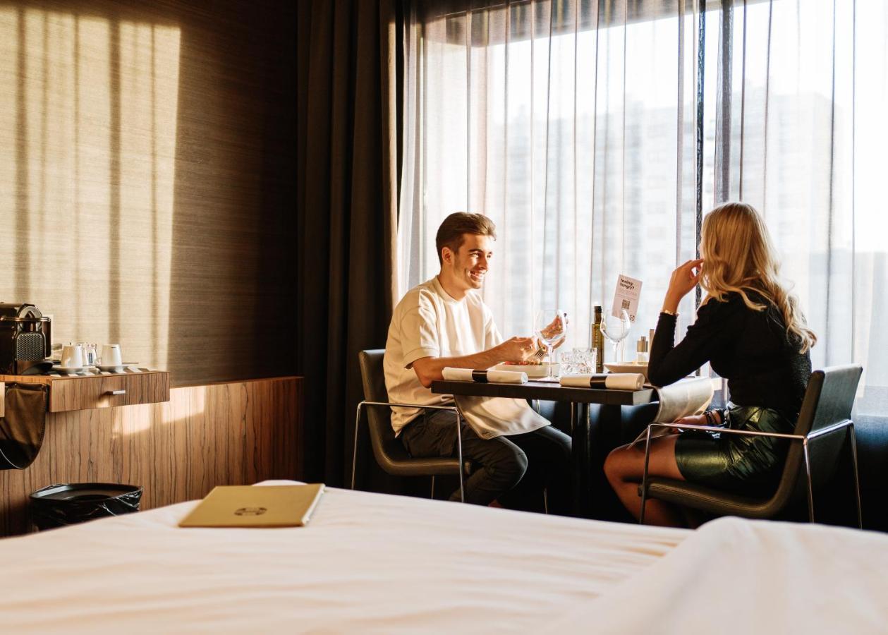 Carbon Hotel Генк Екстер'єр фото