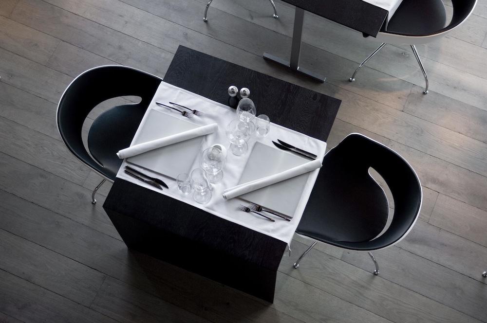 Carbon Hotel Генк Екстер'єр фото