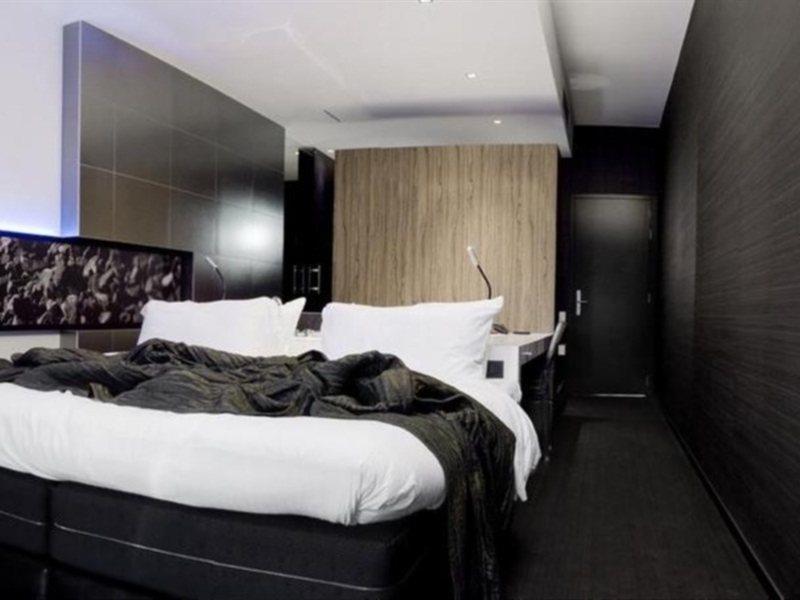 Carbon Hotel Генк Екстер'єр фото