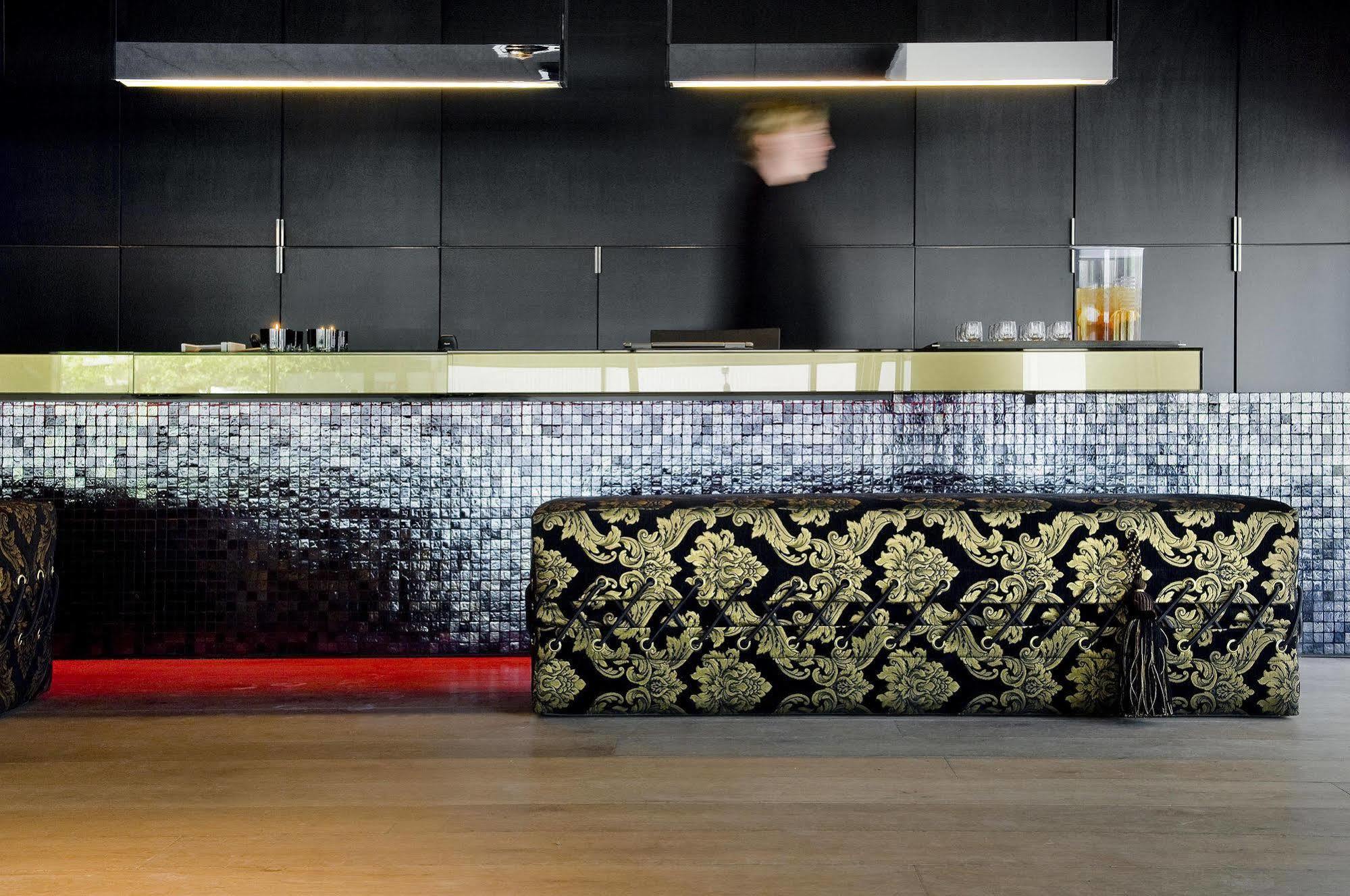 Carbon Hotel Генк Екстер'єр фото
