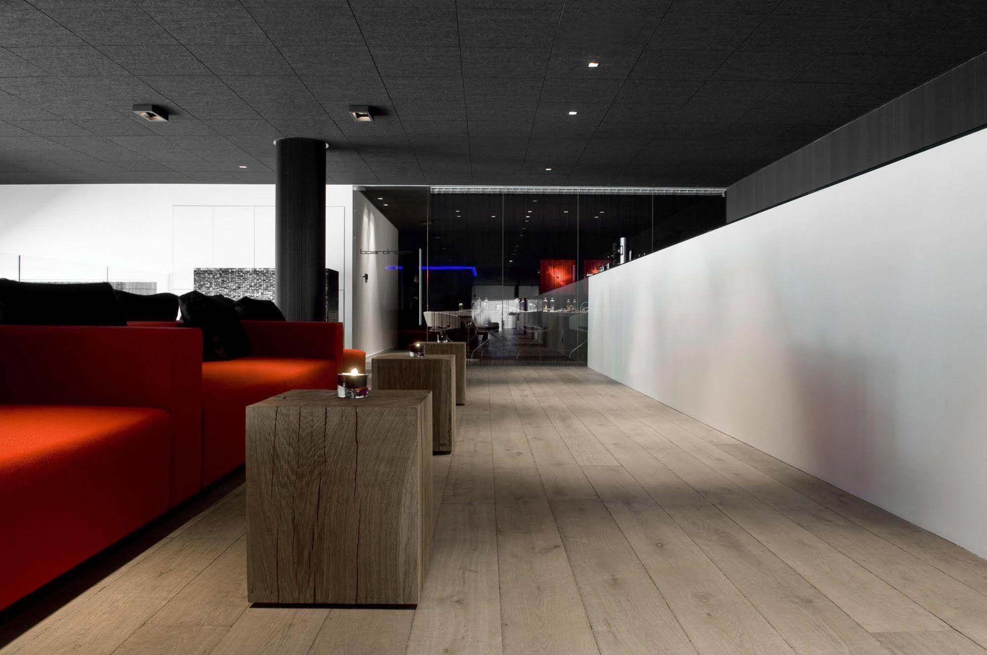 Carbon Hotel Генк Екстер'єр фото