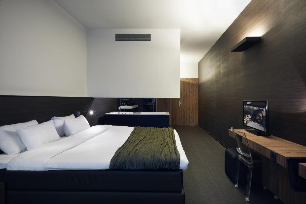 Carbon Hotel Генк Екстер'єр фото